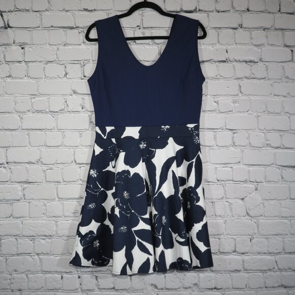 Women's Casual Flare Sleeveless Floral Dress - Blue & White - Picture 4 of 6